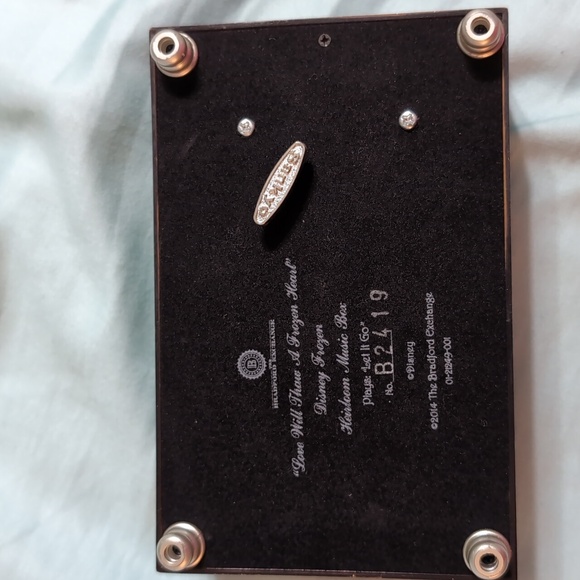 Disney Bradford exchange frozen music box - Picture 3 of 4